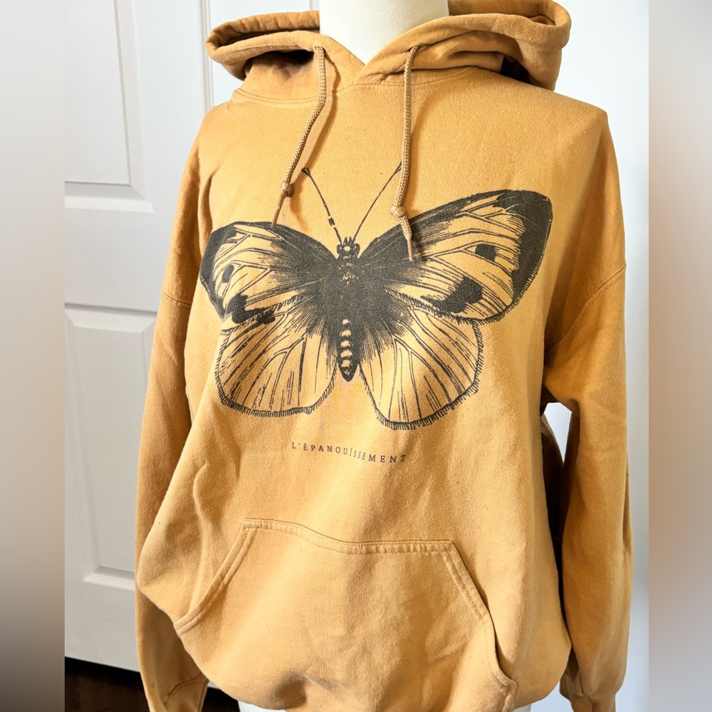 Butterfly Graphic sweatshirt